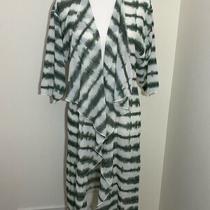 LulaRoe Shirley Green & White Tie Dye Patterned Kimono
